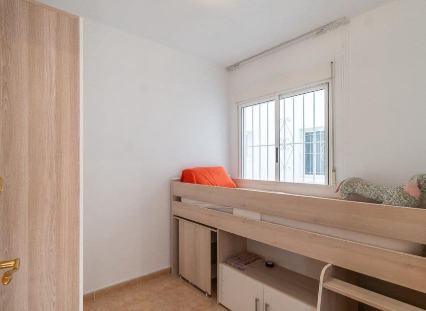 2 soverom Leilighet til salgs i Torrevieja med svømmebasseng - € 129 000 (Ref: 9475660)