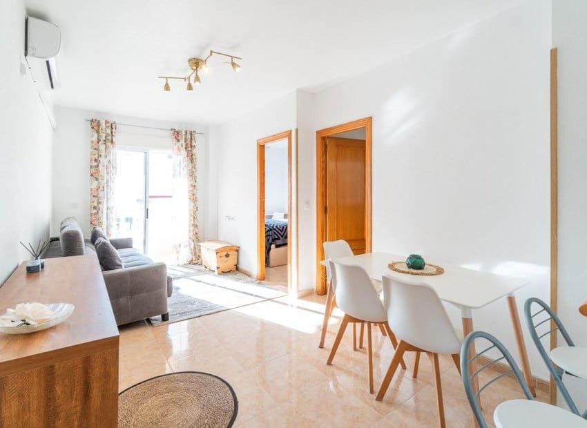 2 soverom Leilighet til salgs i Torrevieja med svømmebasseng - € 129 000 (Ref: 9475660)