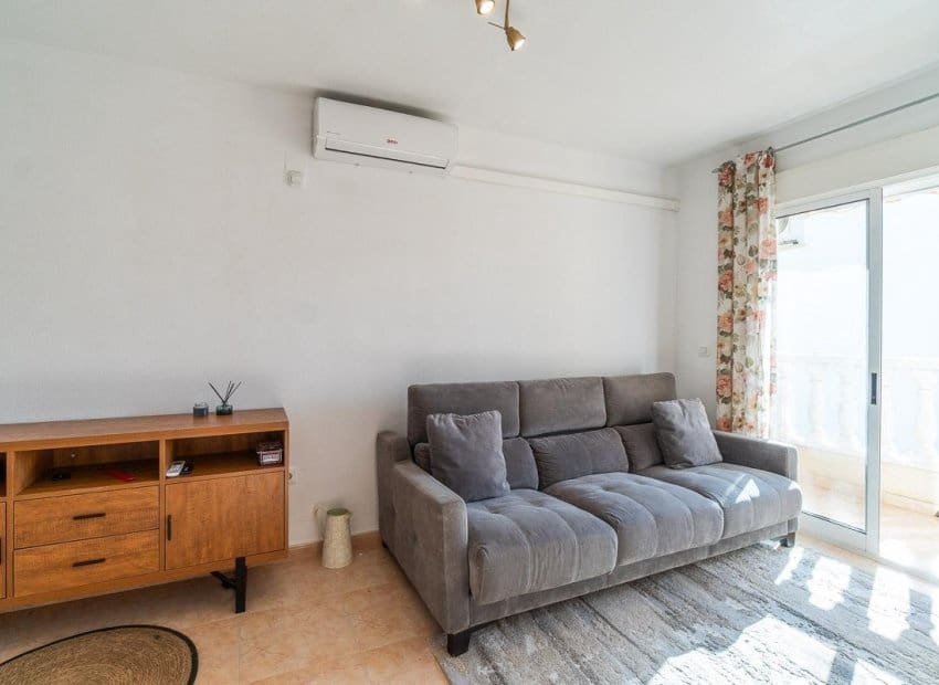 2 soverom Leilighet til salgs i Torrevieja med svømmebasseng - € 129 000 (Ref: 9475660)