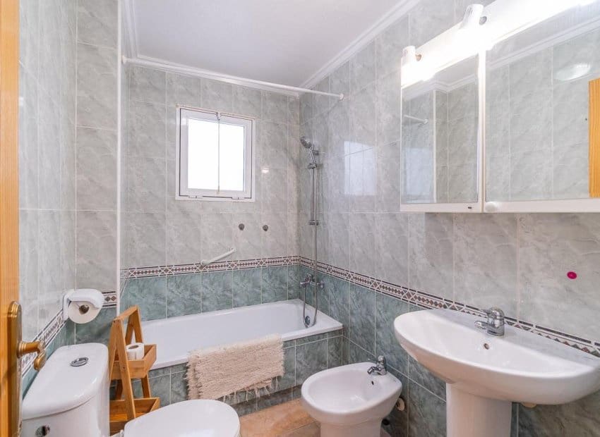 2 soverom Leilighet til salgs i Torrevieja med svømmebasseng - € 129 000 (Ref: 9475660)