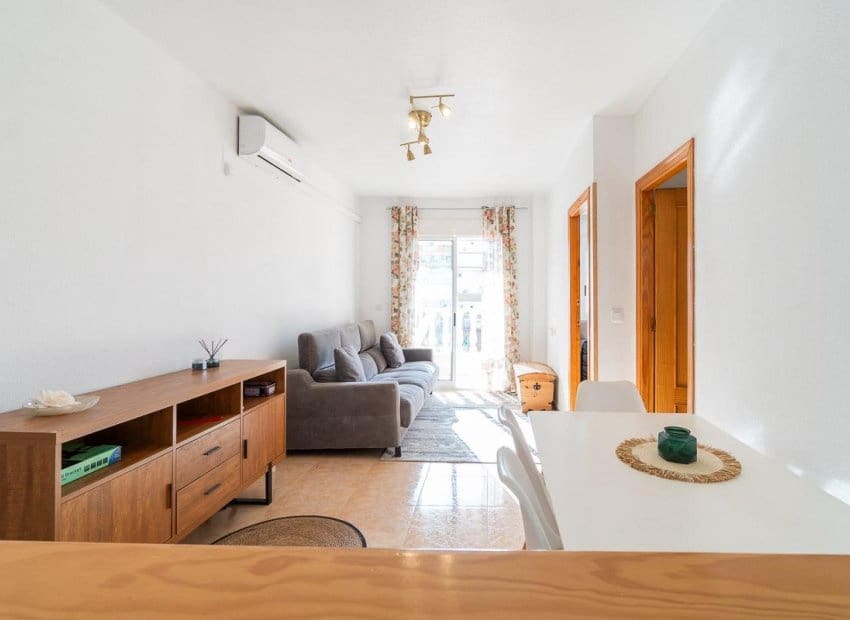 2 soverom Leilighet til salgs i Torrevieja med svømmebasseng - € 129 000 (Ref: 9475660)