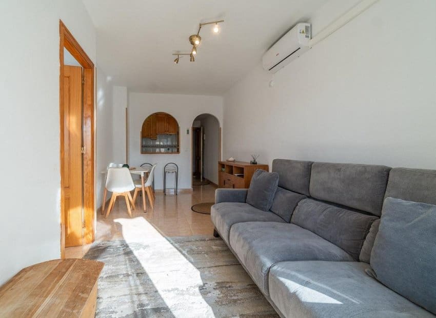 2 soverom Leilighet til salgs i Torrevieja med svømmebasseng - € 129 000 (Ref: 9475660)