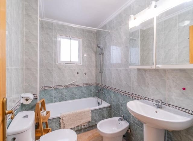 2 soverom Leilighet til salgs i Centro - Muelle Pesquero, Torrevieja med svømmebasseng - € 129 000 (Ref: 9475660)