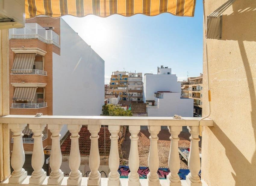 2 soverom Leilighet til salgs i Torrevieja med svømmebasseng - € 129 000 (Ref: 9475660)