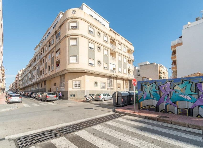 2 soverom Leilighet til salgs i Torrevieja med svømmebasseng - € 129 000 (Ref: 9475660)