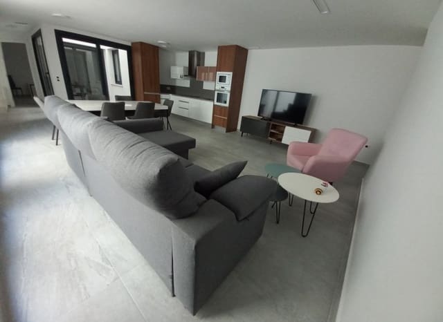 5 bedroom Villa for sale in San Miguel de Salinas with pool - € 499,000 (Ref: 9487223)