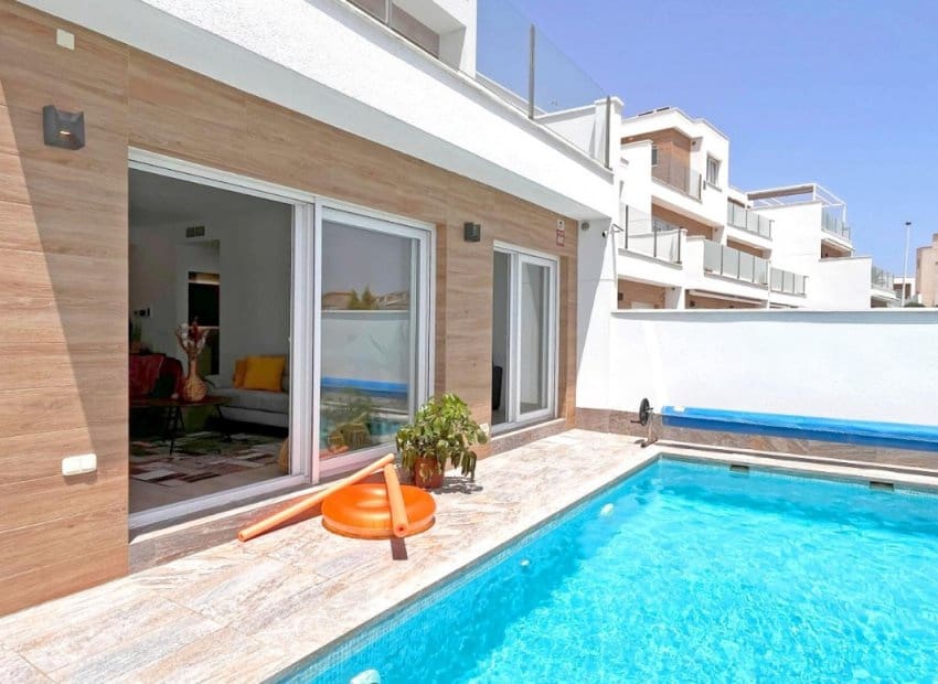 4 bedroom Villa for sale in San Pedro del Pinatar with pool - € 435,000 (Ref: 9487224)
