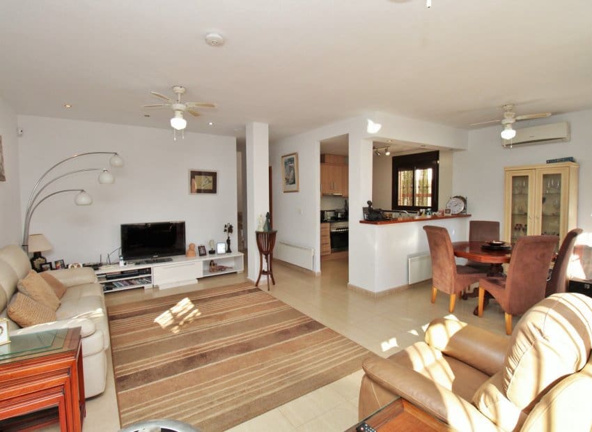 2 slaapkamer Villa te koop in Villamartin met zwembad - € 259.000 (Ref: 9487226)