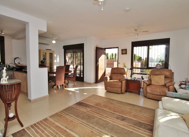 2 slaapkamer Villa te koop in Villamartin, Orihuela met zwembad - € 259.000 (Ref: 9487226)