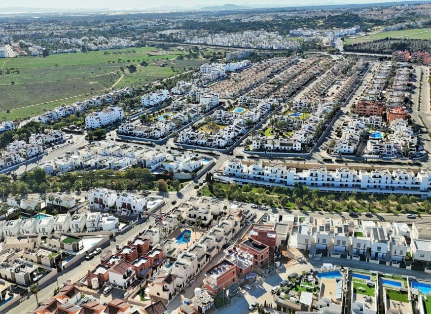 2 slaapkamer Villa te koop in Villamartin met zwembad - € 259.000 (Ref: 9487226)