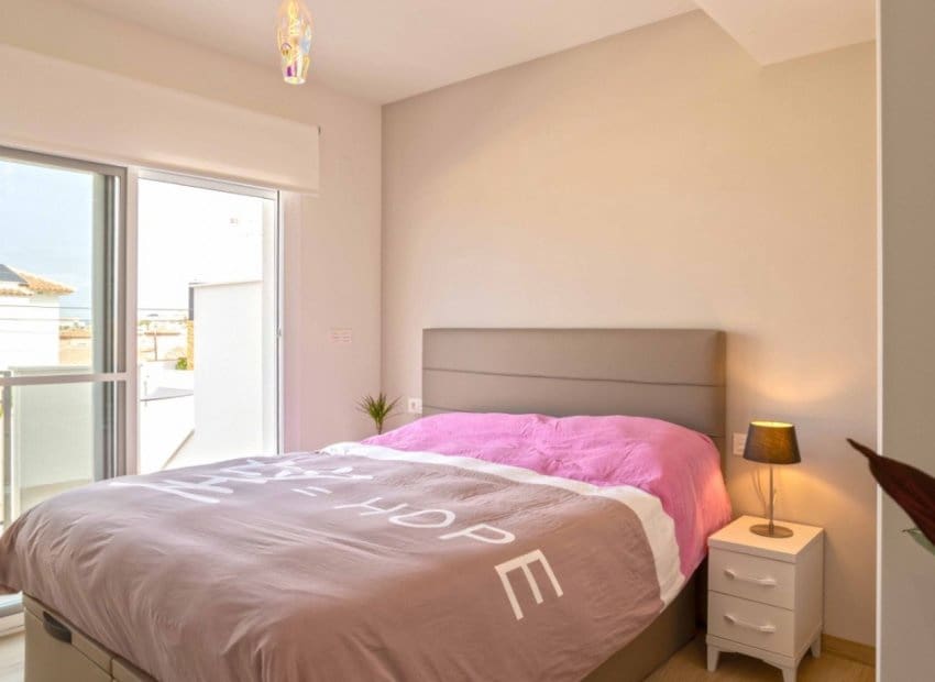 2 quarto Penthouse para venda em Villamartin com piscina - 299 950 € (Ref: 9487227)