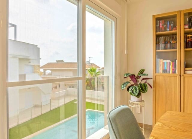 2 quarto Penthouse para venda em Villamartin, Orihuela com piscina - 299 950 € (Ref: 9487227)