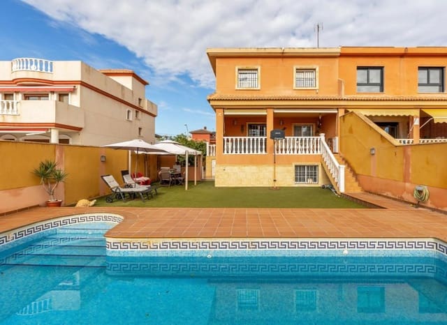 4 soveværelse Villa til salg i Aguas Nuevas, Torrevieja med swimmingpool - € 479.000 (Ref: 9487228)