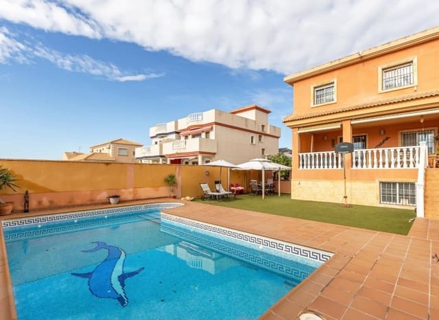 4 soveværelse Villa til salg i Aguas Nuevas, Torrevieja med swimmingpool - € 479.000 (Ref: 9487228)