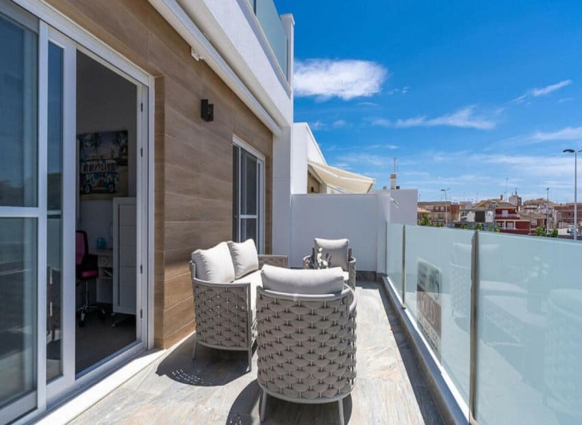 4 bedroom Villa for sale in San Pedro del Pinatar with pool - € 449,000 (Ref: 9487229)