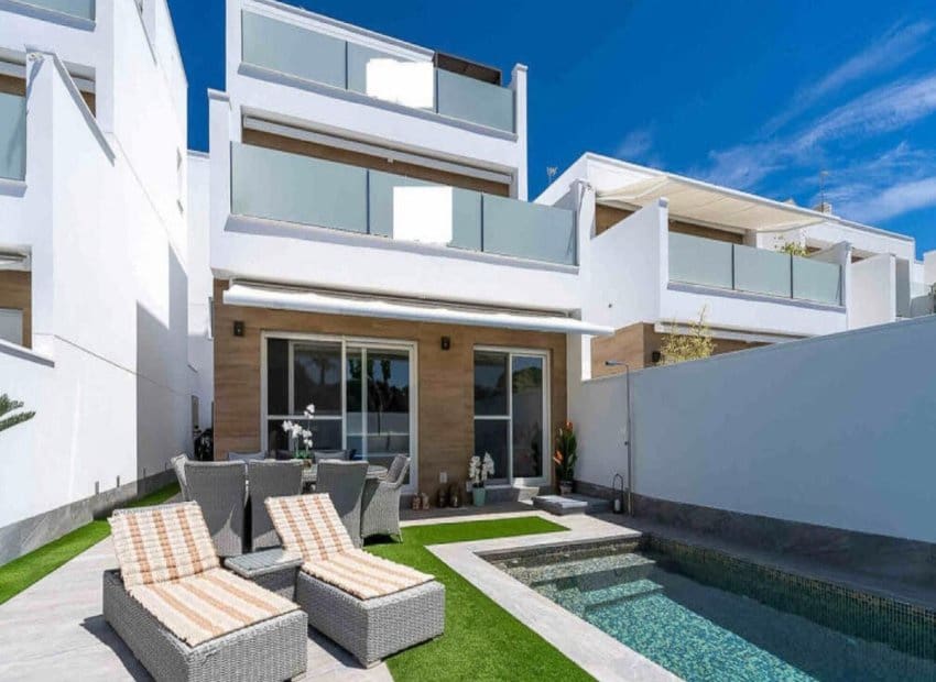 4 bedroom Villa for sale in San Pedro del Pinatar with pool - € 449,000 (Ref: 9487229)