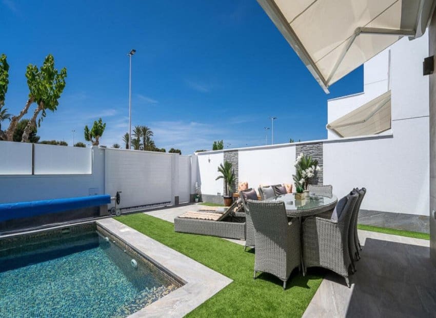 4 bedroom Villa for sale in San Pedro del Pinatar with pool - € 449,000 (Ref: 9487229)