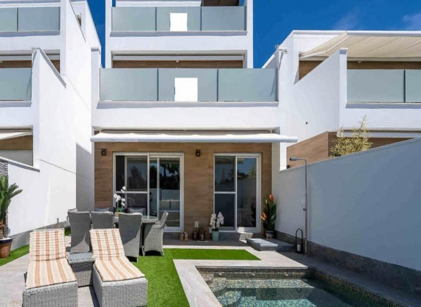 4 bedroom Villa for sale in San Pedro del Pinatar with pool - € 449,000 (Ref: 9487229)