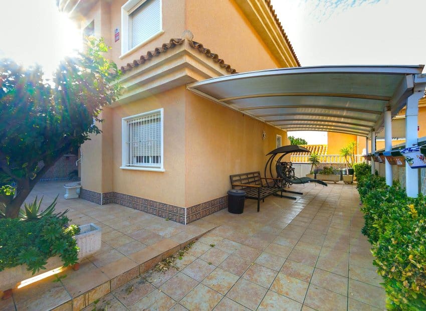 3 Zimmer Villa zu verkaufen in Orihuela Costa mit Pool - 360.000 € (Ref: 9487233)