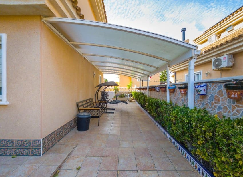 3 Zimmer Villa zu verkaufen in Orihuela Costa mit Pool - 360.000 € (Ref: 9487233)