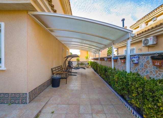 3 Zimmer Villa zu verkaufen in Punta Prima, Orihuela mit Pool - 360.000 € (Ref: 9487233)