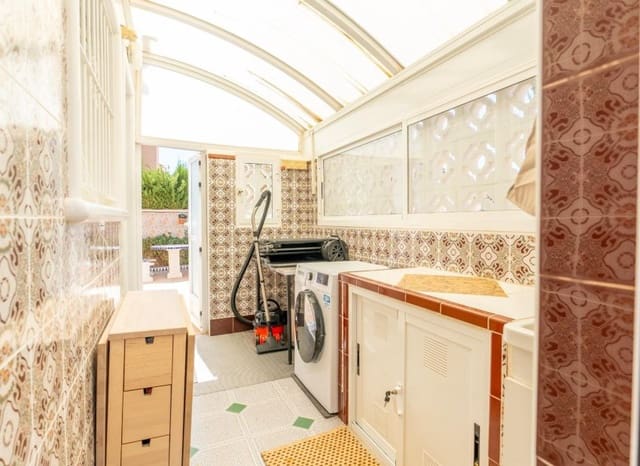 3 Zimmer Villa zu verkaufen in Punta Prima, Orihuela mit Pool - 360.000 € (Ref: 9487233)