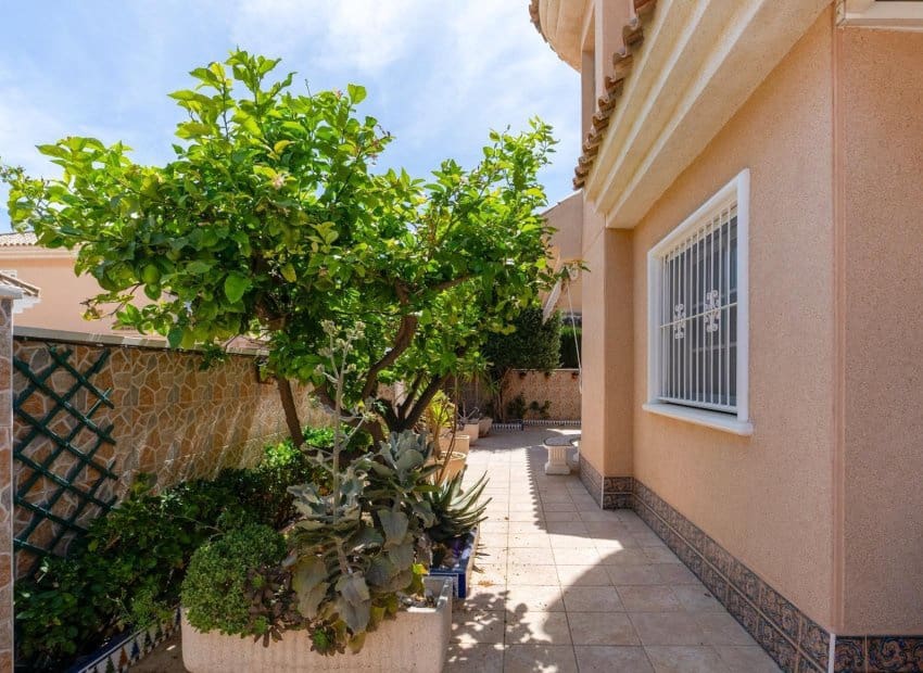3 Zimmer Villa zu verkaufen in Orihuela Costa mit Pool - 360.000 € (Ref: 9487233)