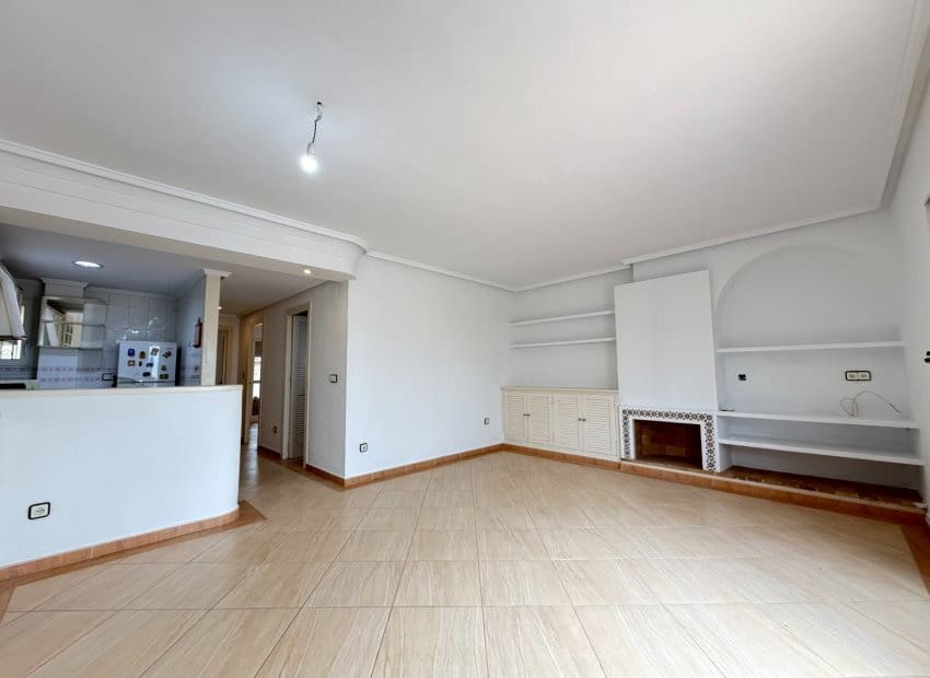 2 bedroom Beach Apartment for sale in Torrevieja with pool - € 209,900 (Ref: 9487235)