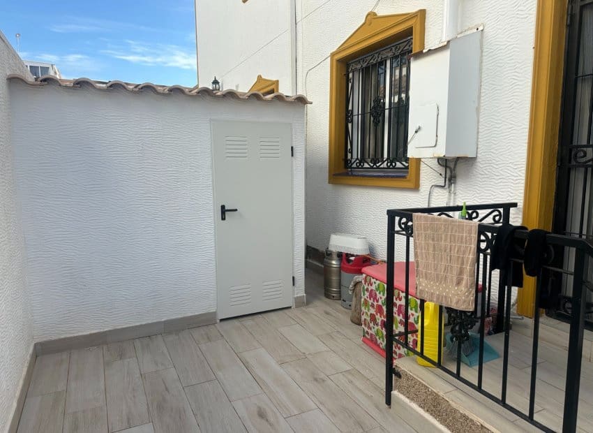 3 bedroom Townhouse for sale in Entre Naranjos with pool - € 180,000 (Ref: 9487237)