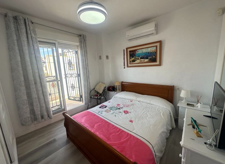 3 bedroom Townhouse for sale in Entre Naranjos with pool - € 180,000 (Ref: 9487237)