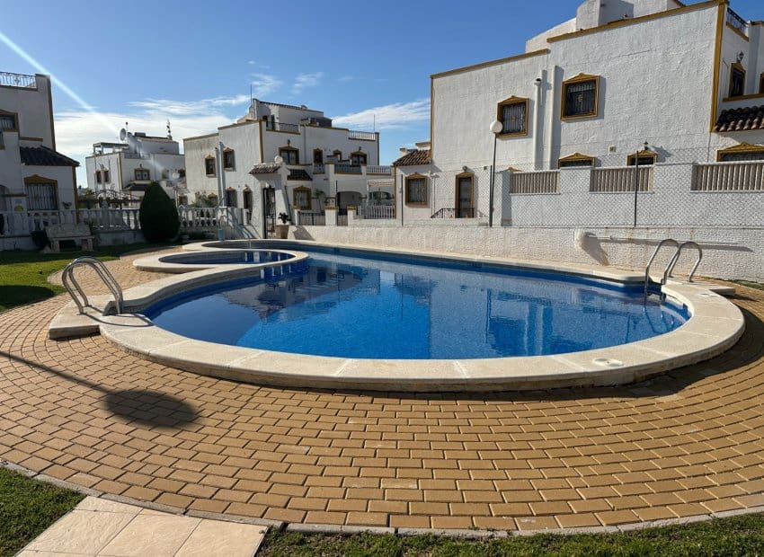 3 bedroom Townhouse for sale in Entre Naranjos with pool - € 180,000 (Ref: 9487237)