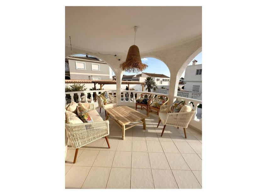 3 soverom Villa til salgs i San Luis med svømmebasseng - € 645 000 (Ref: 9489990)