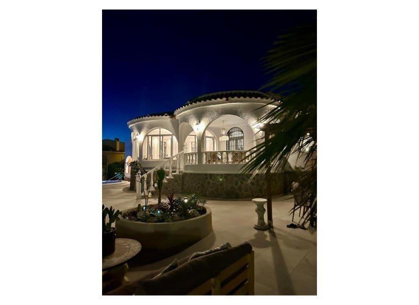 3 soverom Villa til salgs i San Luis med svømmebasseng - € 645 000 (Ref: 9489990)