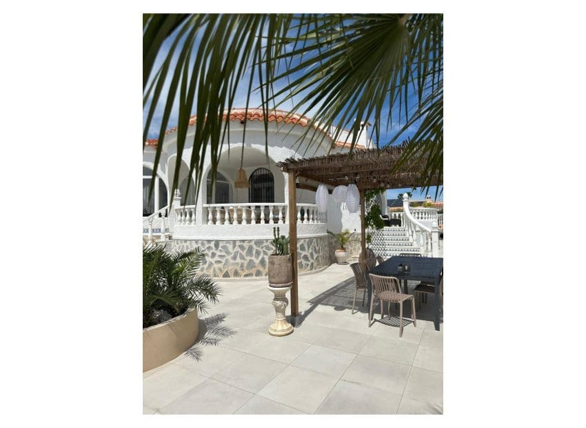 3 soverom Villa til salgs i San Luis med svømmebasseng - € 645 000 (Ref: 9489990)