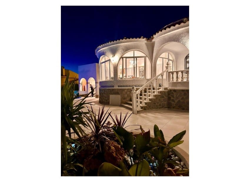 3 soverom Villa til salgs i San Luis med svømmebasseng - € 645 000 (Ref: 9489990)