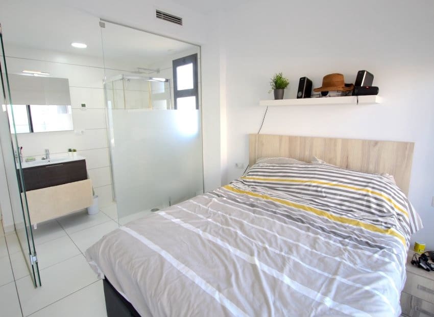 2 bedroom Apartment for sale in Villamartin - € 235,000 (Ref: 9492699)