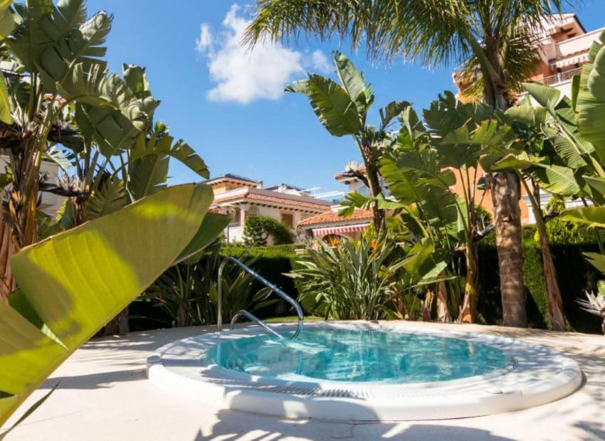 2 soverom Bungalow til salgs i Orihuela Costa med svømmebasseng - € 265 000 (Ref: 9492701)