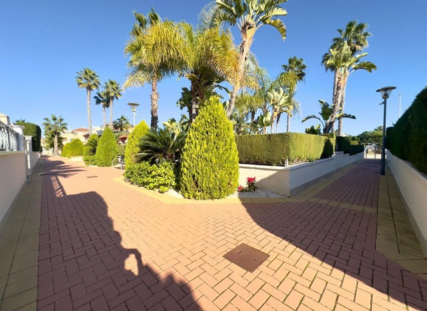 2 soverom Bungalow til salgs i Orihuela Costa med svømmebasseng - € 265 000 (Ref: 9492701)