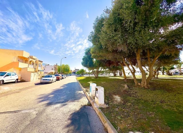 2 bedroom Bungalow for sale in Playa Flamenca, Orihuela with pool - € 132,000 (Ref: 9495361)