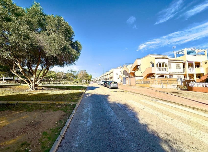2 bedroom Bungalow for sale in Playa Flamenca with pool - € 132,000 (Ref: 9495361)