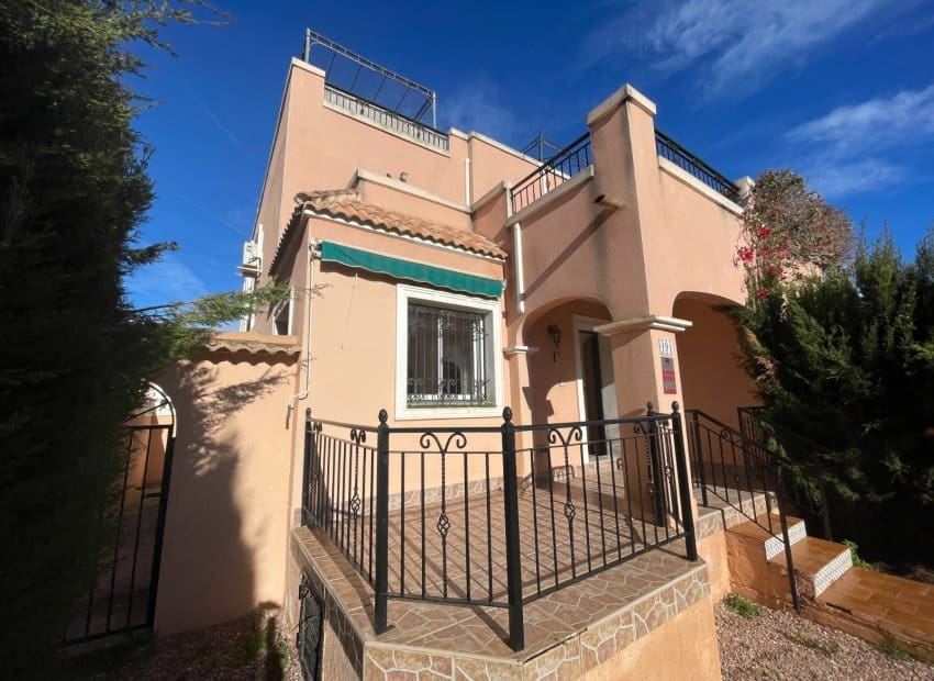 3 sovrum Semi-fristående Villa till salu i Los Montesinos med pool - 273 000 € (Ref: 9495362)