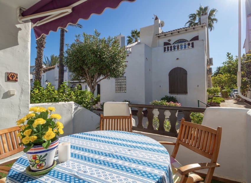 2 bedroom Semi-detached Villa for sale in Orihuela - € 299,000 (Ref: 9495363)