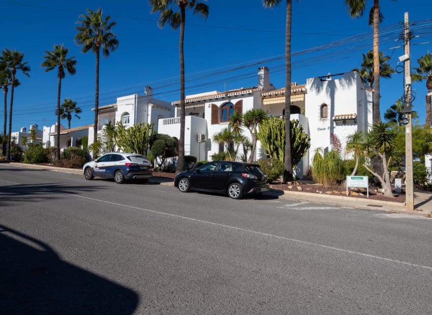 2 bedroom Semi-detached Villa for sale in Orihuela - € 299,000 (Ref: 9495363)