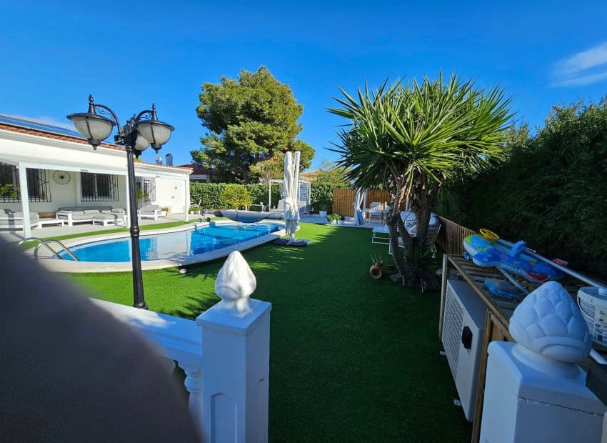 4 bedroom Villa for sale in San Fulgencio with pool - € 520,000 (Ref: 9495366)