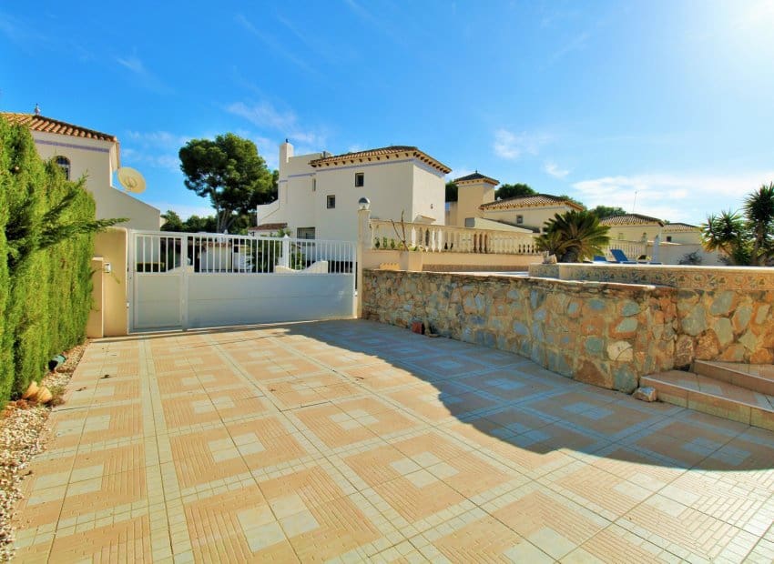 3 bedroom Villa for sale in Las Ramblas Golf with pool - € 465,000 (Ref: 9500647)