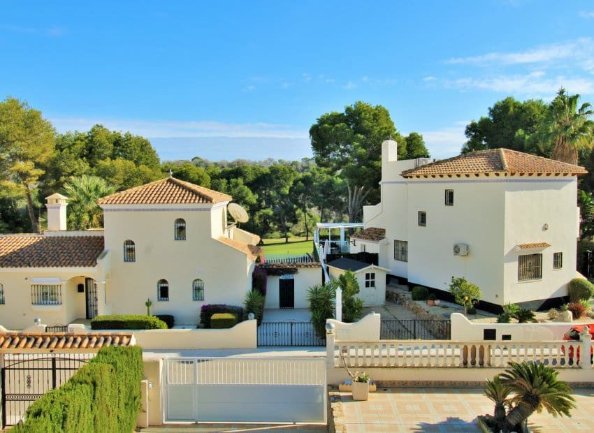 3 bedroom Villa for sale in Las Ramblas Golf with pool - € 465,000 (Ref: 9500647)