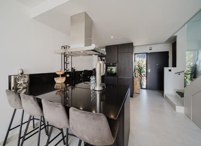 3 bedroom Semi-detached Villa for sale in Algorfa with pool - € 525,000 (Ref: 9500651)