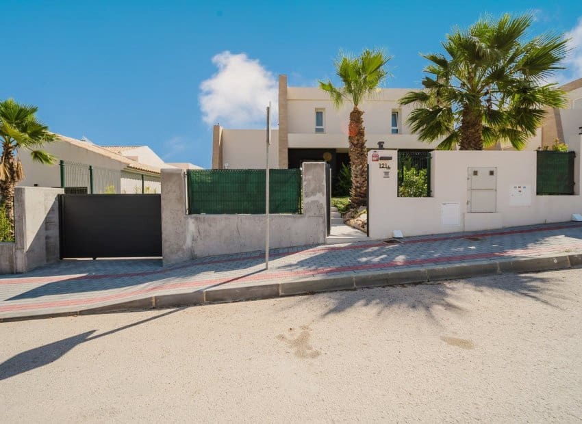 3 bedroom Semi-detached Villa for sale in Algorfa with pool - € 525,000 (Ref: 9500651)