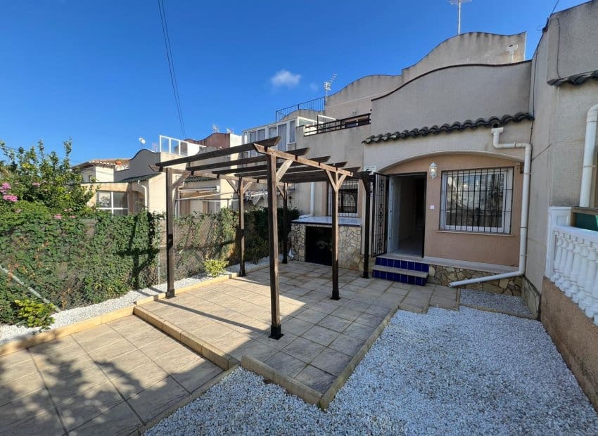 3 sovrum Hus till salu i Torrevieja med pool - 149 000 € (Ref: 9503502)