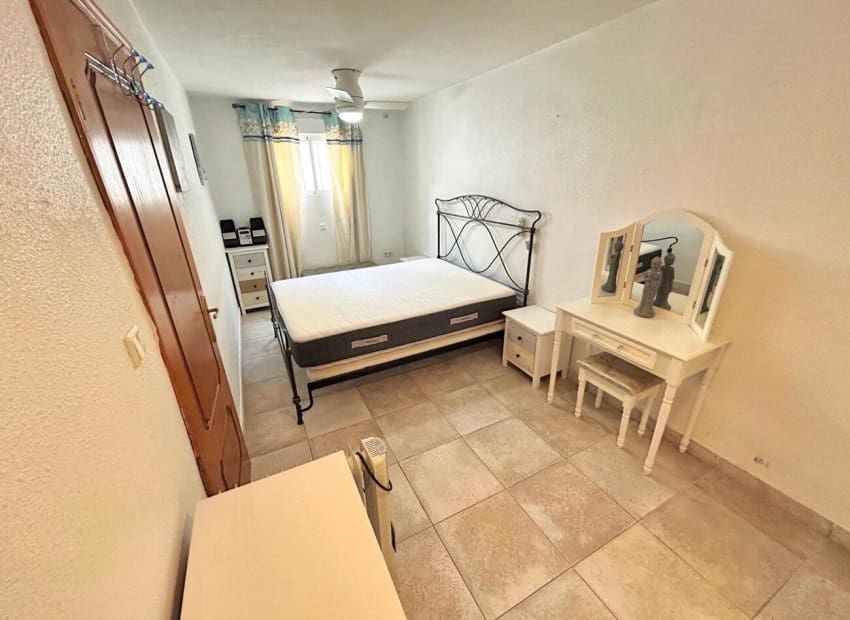 4 bedroom Townhouse for sale in Villamartin with pool - € 249,900 (Ref: 9503506)